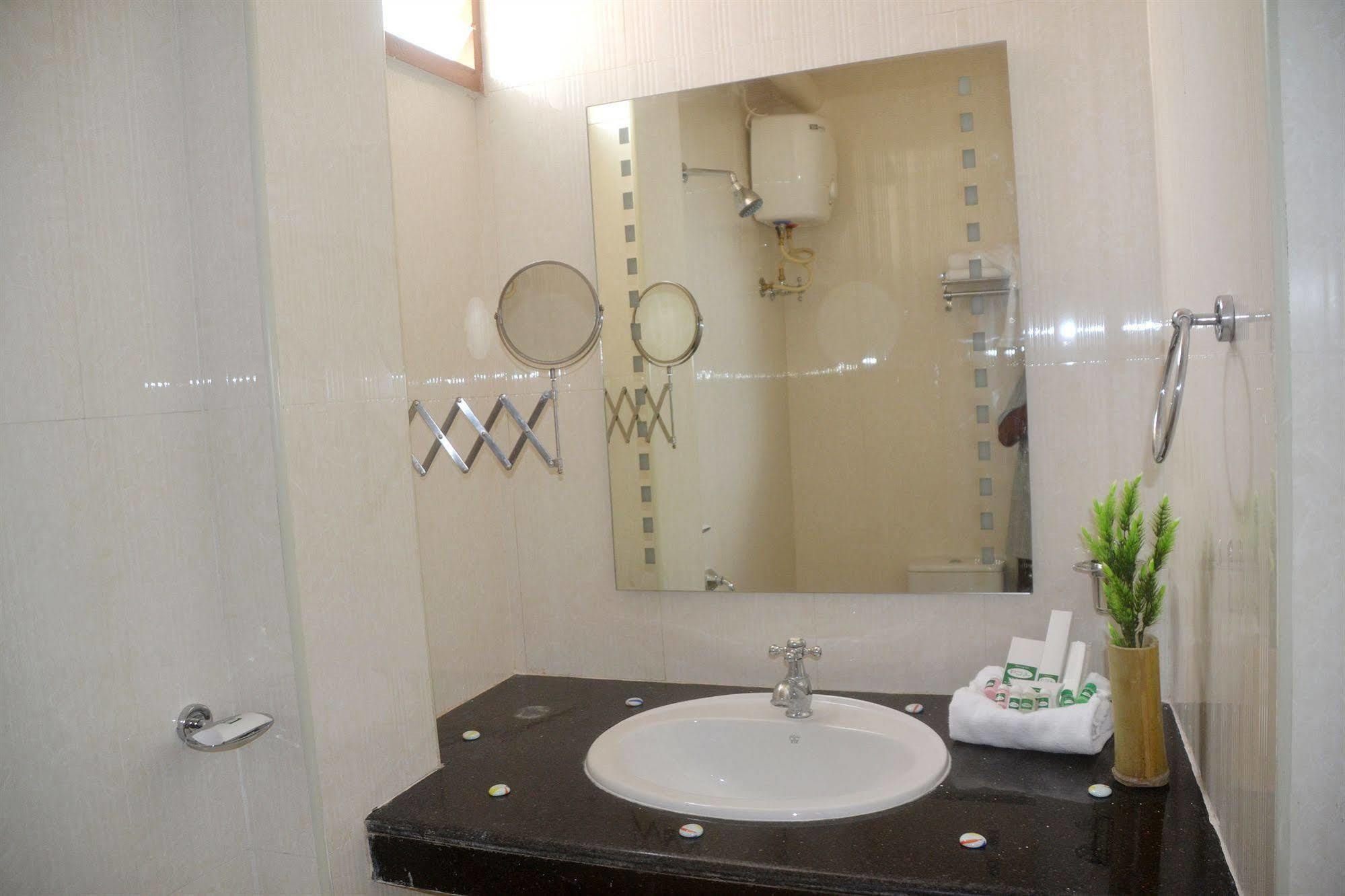 Peace Inn Chennai Eksteriør bilde