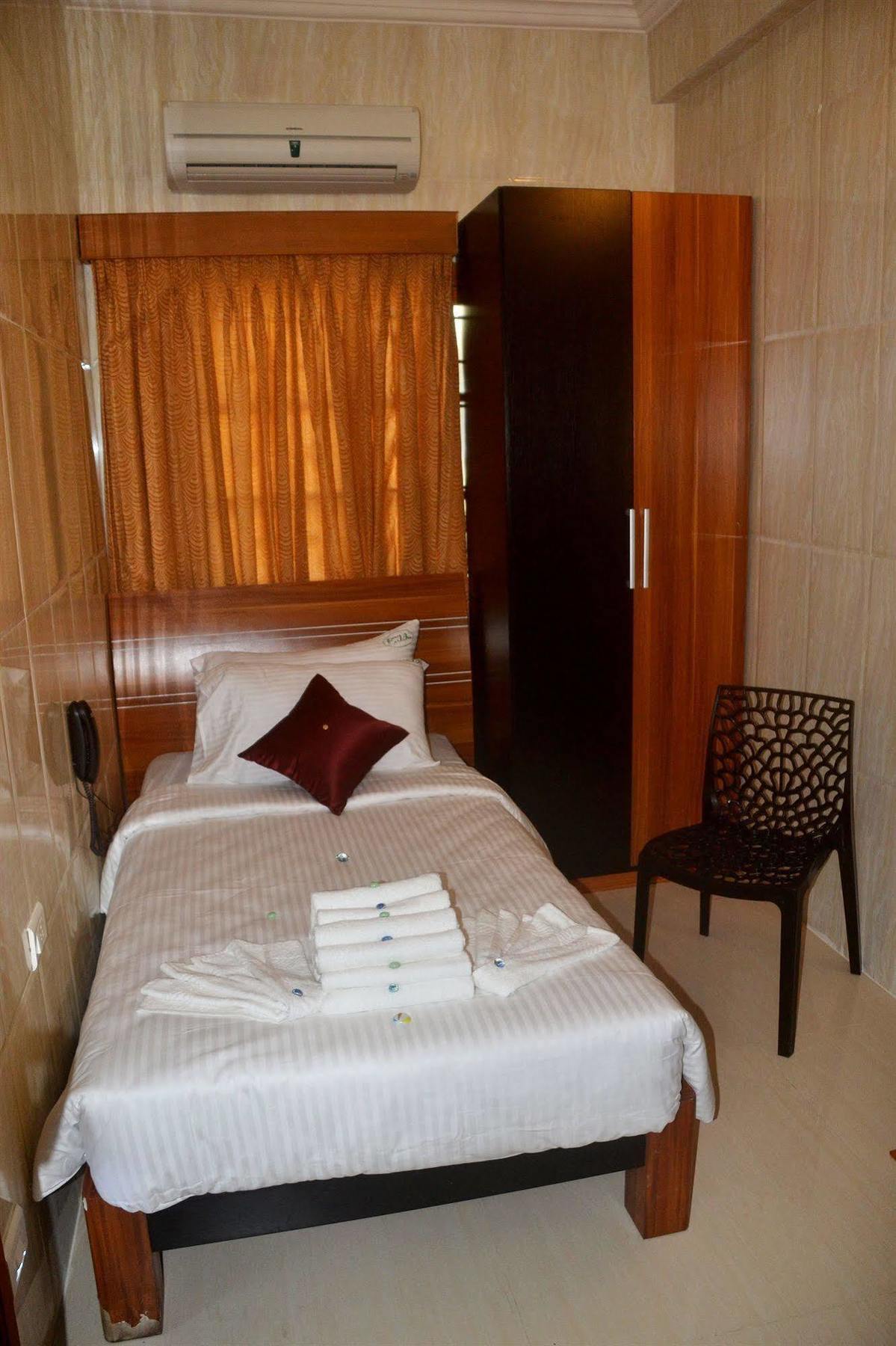 Peace Inn Chennai Eksteriør bilde