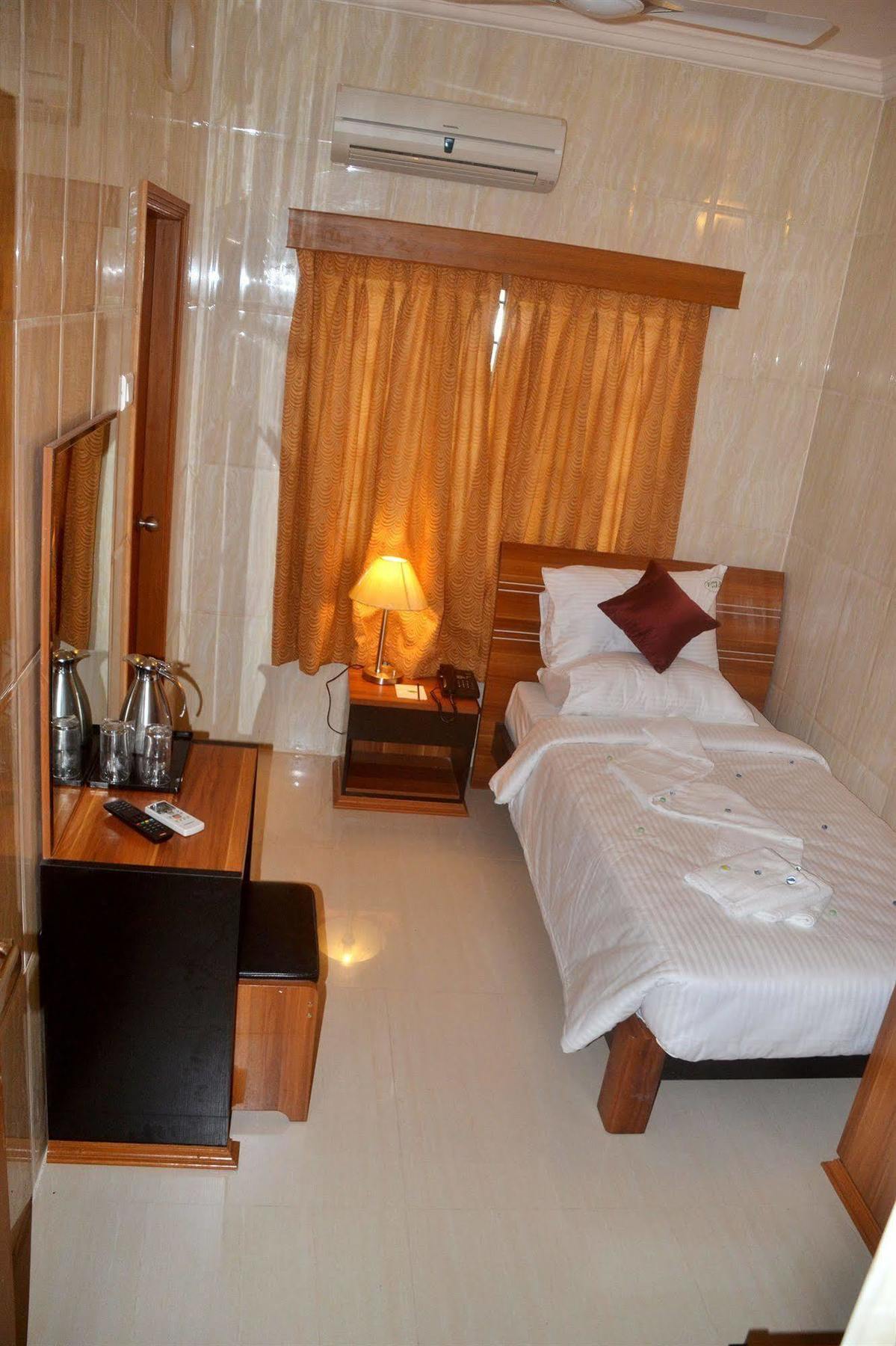 Peace Inn Chennai Eksteriør bilde