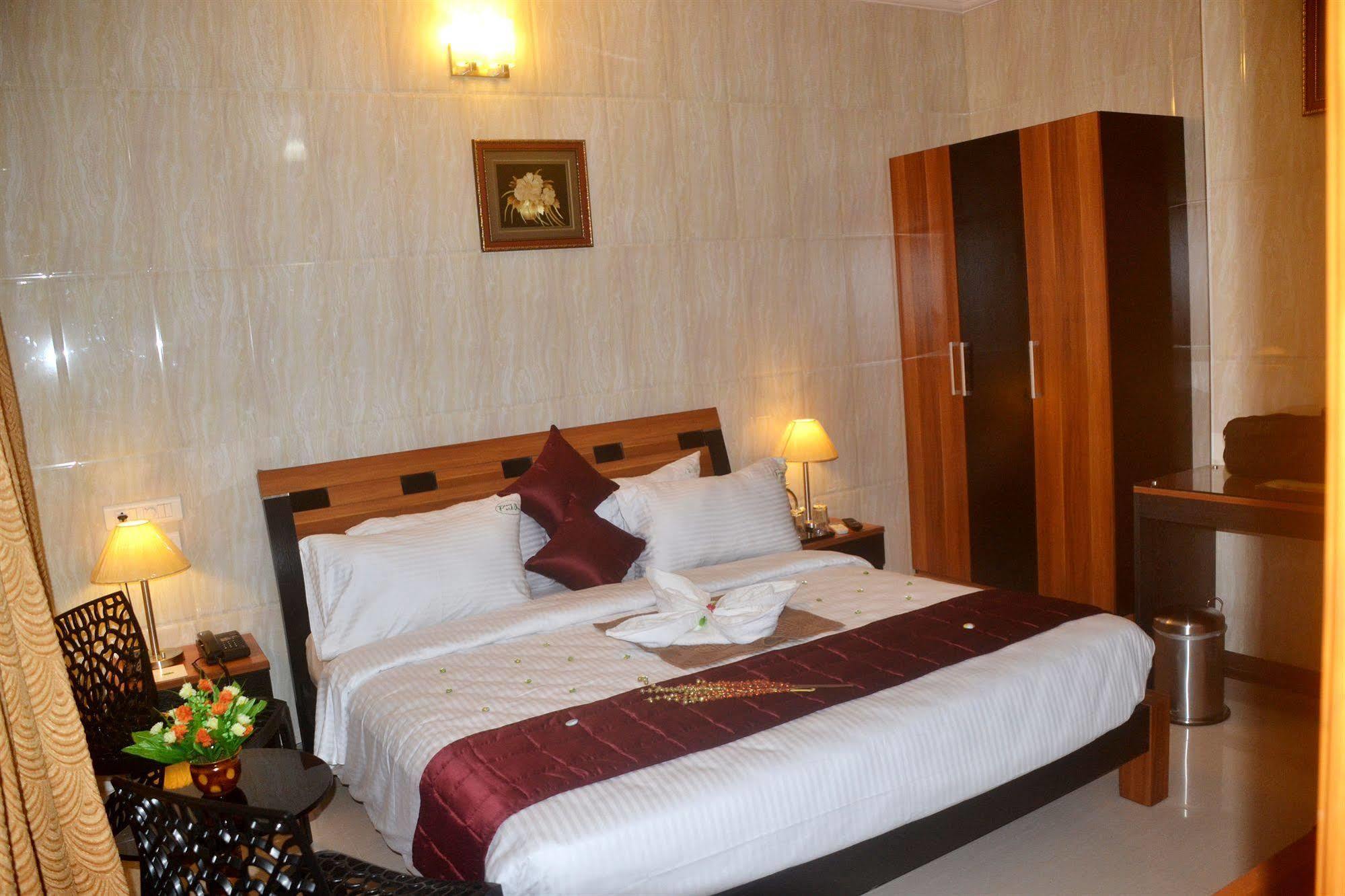 Peace Inn Chennai Eksteriør bilde